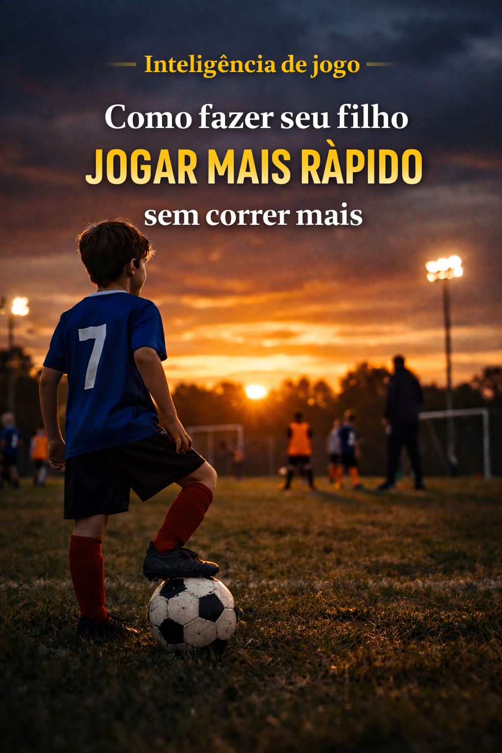 criança jogando futebol infantil ao pôr do sol aprendendo a jogar mais rápido com inteligência de jogo
